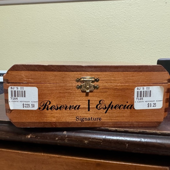 Classic Hemingway Cigar Wooden Box - Picture 4 of 10